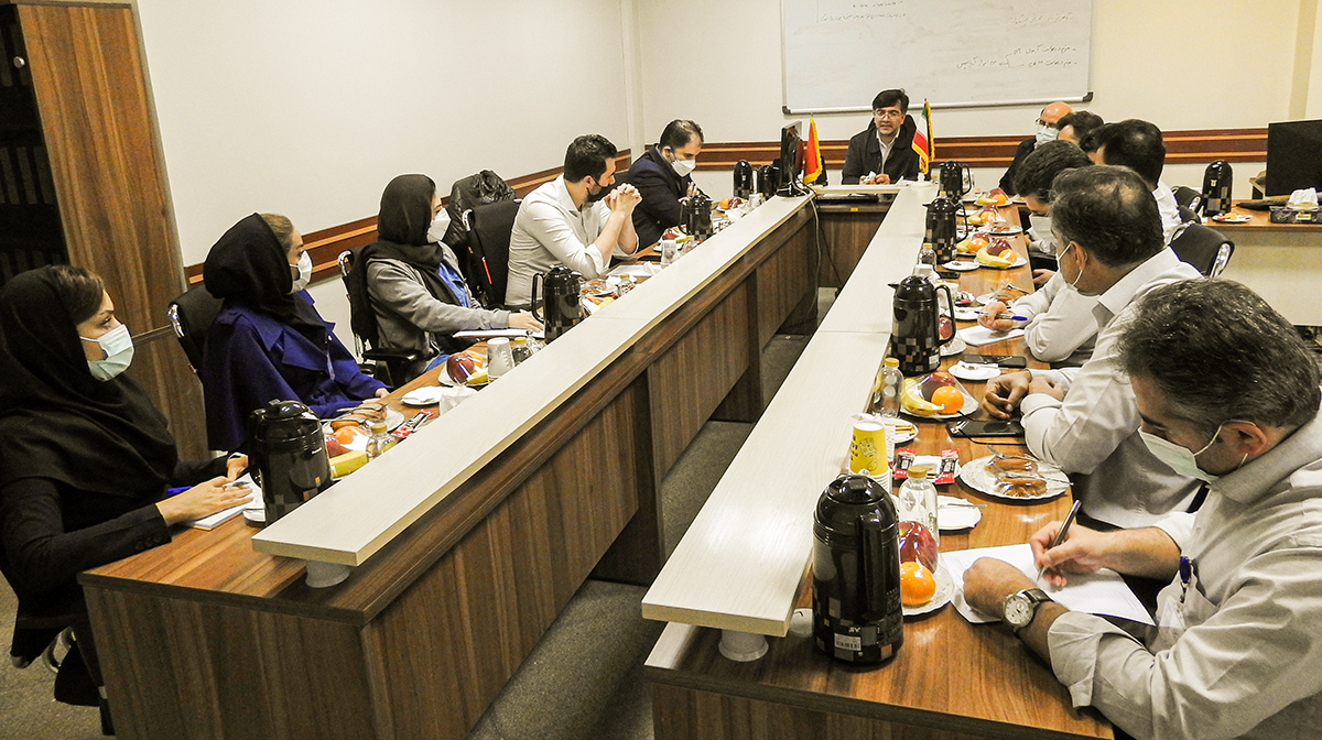 momayezi azmayeshgah